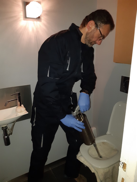 débouchage wc ain