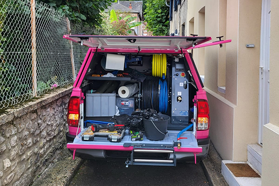 Pick-up en intervention dans une ruelle étroite du Bas-Rhin